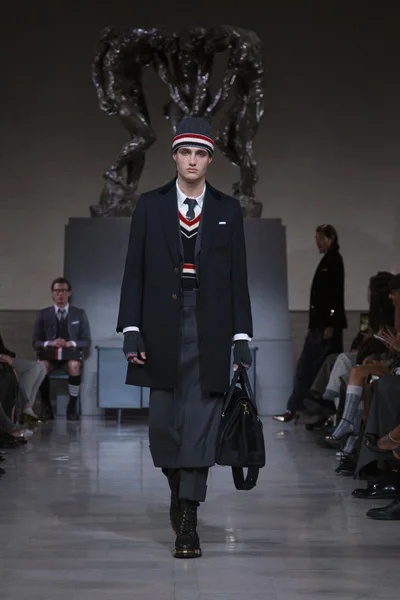 Look 10